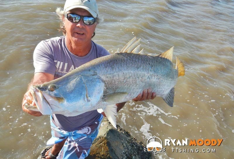 Fishing rock walls for barra using casting lures