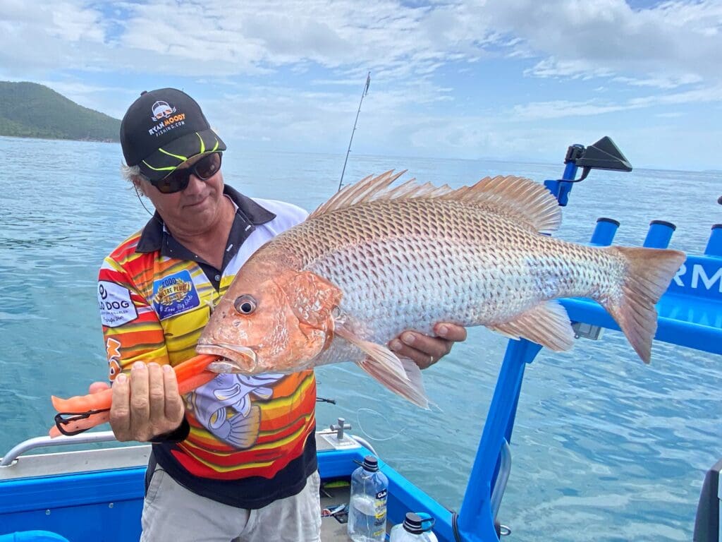 Holding fingermark with lip grips