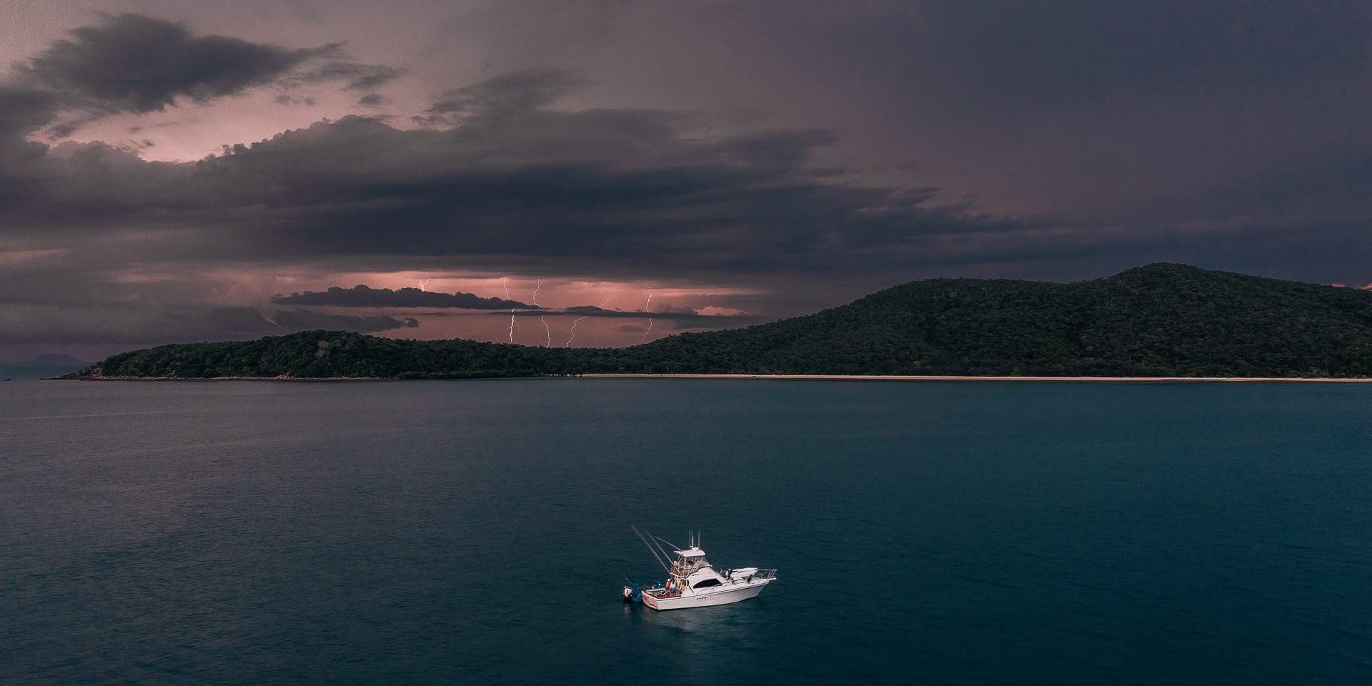 Spectacular storms at the Palm Islands